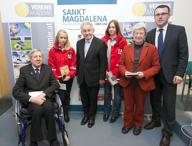 Vereinsenquete-Ehrung-Gruppe-4-12-10.JPG  